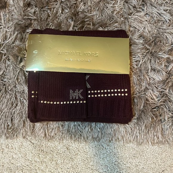 Michael Kors Scarf & Hat Set - Never Used - Picture 1 of 2